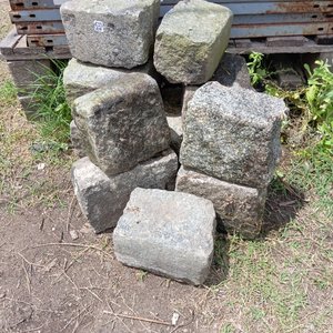 Lote anterior: 20 Adoquines de Granito Rústico para Construcción o Decoración
