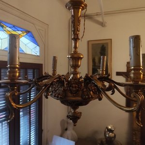Araña de Bronce Estilo Imperio con Broncería Detallada - imagen 4