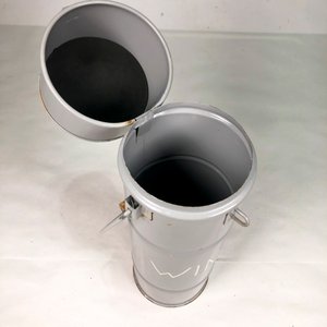 Botellero Vintage de Metal con Tapa Abatible y Asa de Madera - imagen 3