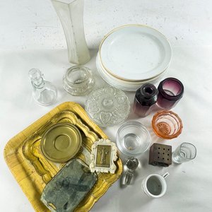 Lote de Vajilla, Florero, Caramelera y Perfumeros Vintage - imagen 2