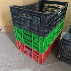Lote de 7 Cajones Plásticos Apilables de Colores - imagen 2