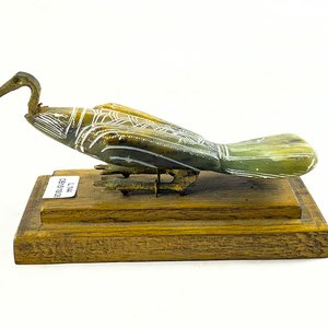 Figura de Ave Decorativa en Piedra y Bronce sobre Base de Madera - imagen 2