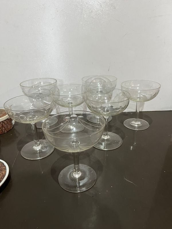 Vajilla de vidrio y porcelana en buen estado - imagen 2