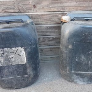 Lote de 3 Bidones Plásticos con Tapa: Dos de 50 Litros y Uno de 30 Litros - imagen 2