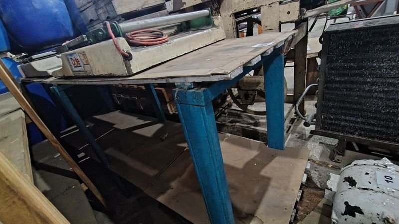 Estantería en madera baja para almacenamiento y exhibición - imagen 2