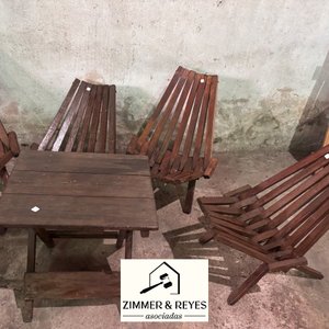 Lote siguiente: Juego de Mesa y Sillas Materas de Madera Oscura