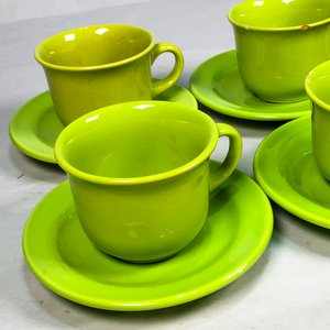 Juego de 12 Tazas y Platos de Porcelana Verde - imagen 3