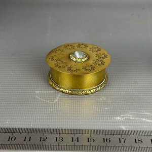 Conjunto de Joyero Redondo y Despojador en Bronce Dorado - imagen 2