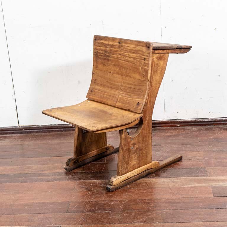 Pupitre de madera con asiento plegable para venta