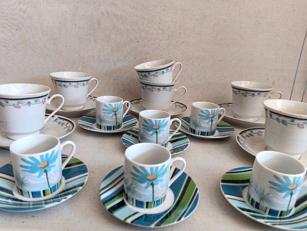 Lote de tazas y accesorios de porcelana - imagen 3
