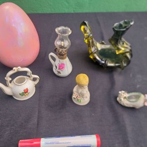 Lote siguiente: Lote Variado: Huevo Decorativo, Tetera Miniatura y Adornos de Vidrio