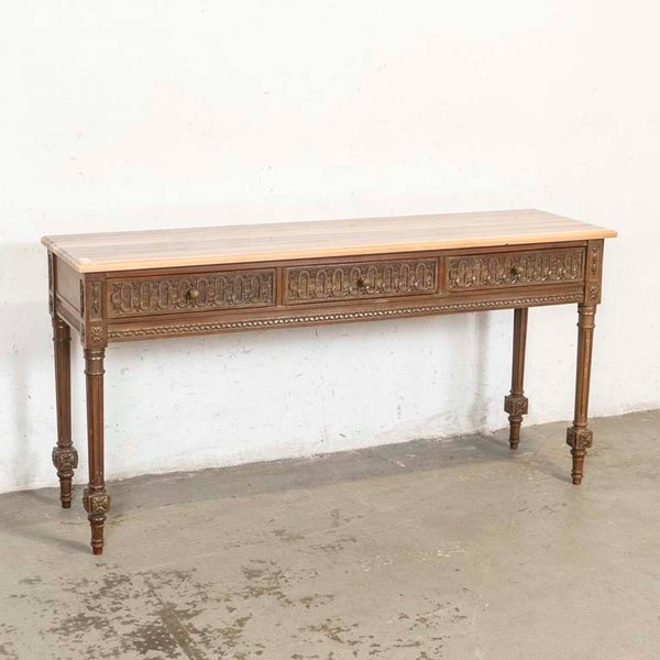 Mesa de Arrimo Estilo Luis XVI con Tapa de Mármol y Tres Cajones Tallados