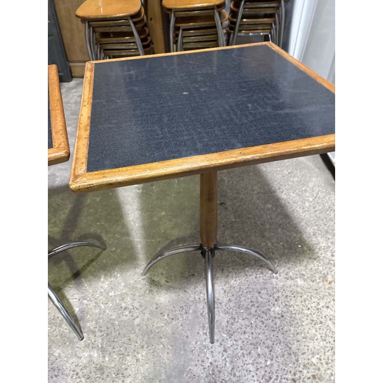 Mesas bar cuadradas de madera y metal en buen estado - imagen 2