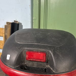 Lote anterior: Tanque de Moto Negro con Detalles Rojos
