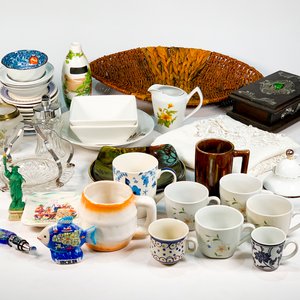 Lote anterior: Lote Variado: Centro de Mesa, Tazas, Cofre Decorativo y Más