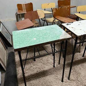 Lote de 7 Mesas y 15 Sillas Escolares de Hierro y Madera - imagen 12