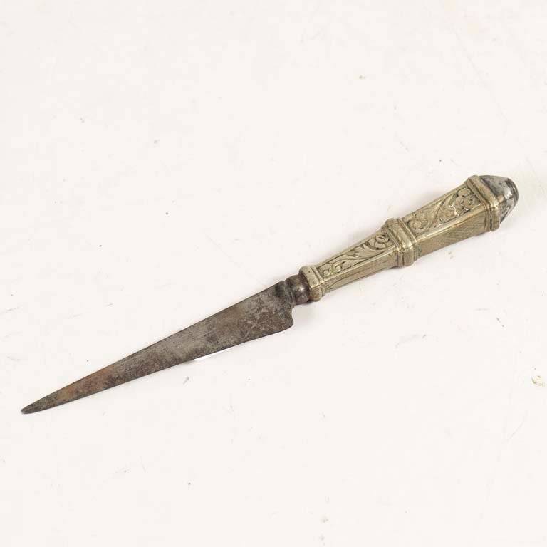Lote siguiente: Cuchillo mango metal gastado con hoja gastada