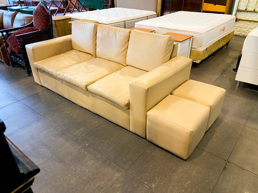 Sofá Modular Beige de Cuero con Puff