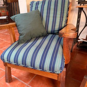 Par de Sillones Individuales de Madera con Tapizado Rayado - imagen 4