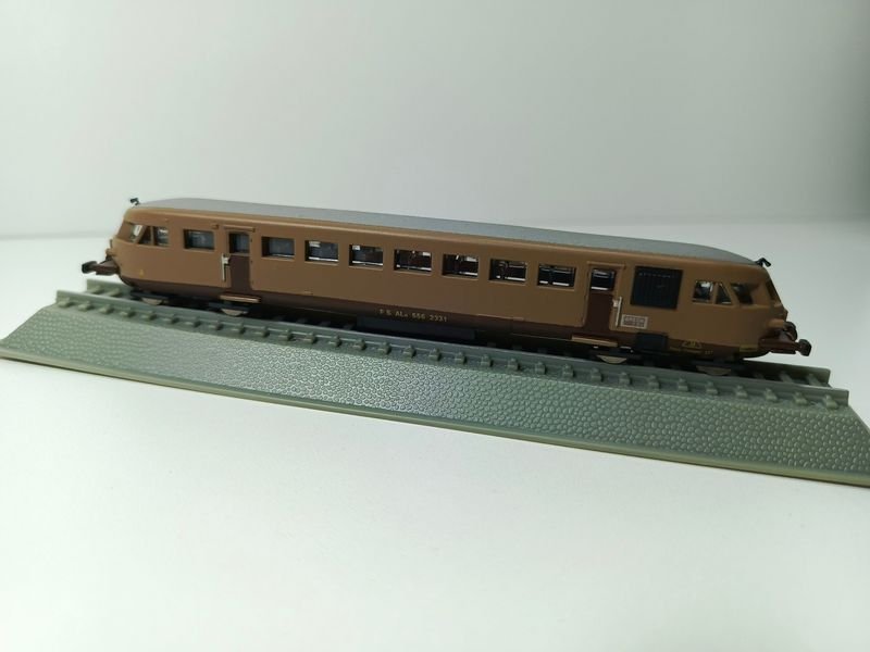 Miniatura de locomotora italiana E. 428 FS a escala 1:160 - imagen 2