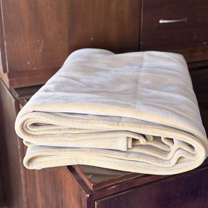 Lote siguiente: Combo 4 Mantas/Colchas Livianas Tipo Polar Beige