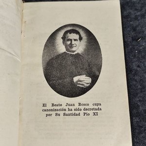 Lote de 7 piezas religiosas: Sagrado Corazón, Virgen de la Medalla Milagrosa, libros y más - imagen 6