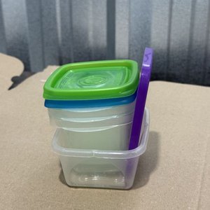 Lote anterior: Juego de 4 recipientes plásticos apilables con tapas de colores