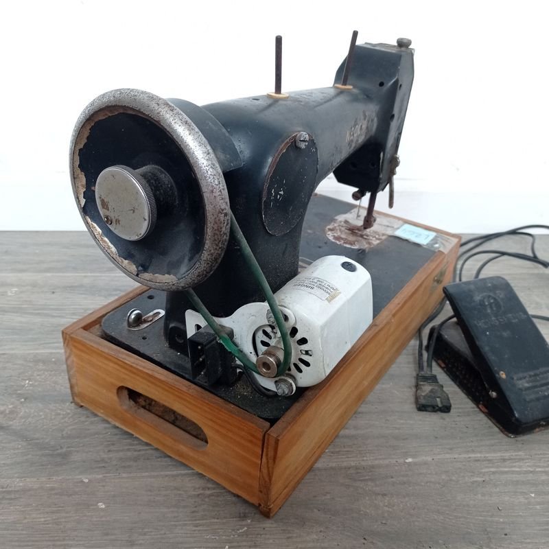 Maquina de coser Necchi en venta - imagen 4