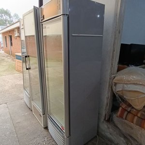 Heladera Exhibidora Vertical Cuder con Puerta de Vidrio Templado - imagen 2