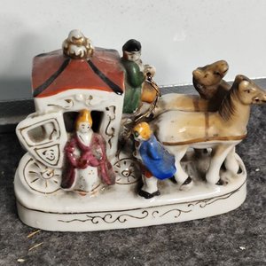 Adorno de Porcelana "Carreta con Caballos" Made in Japan - imagen 6