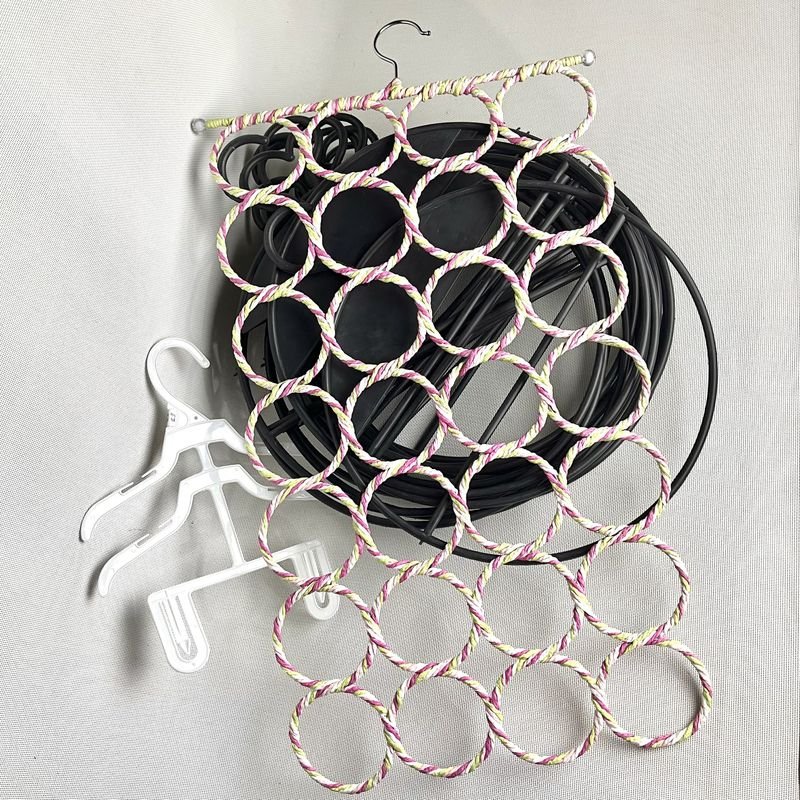 Lote anterior: Perchas para exhibición de bikinis y accesorios