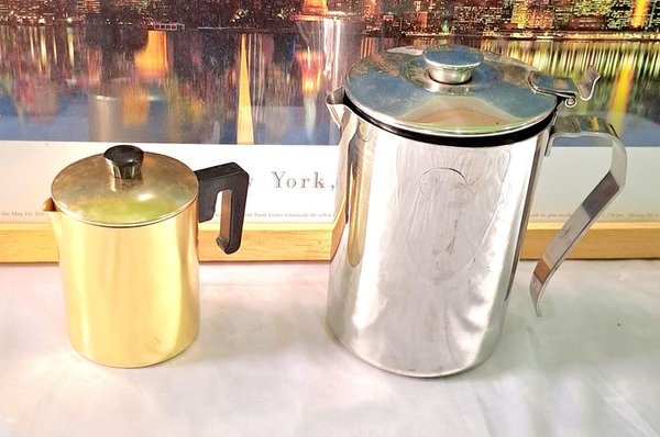 Par de cafeteras en excelente condición, bronce con infusión - imagen 1