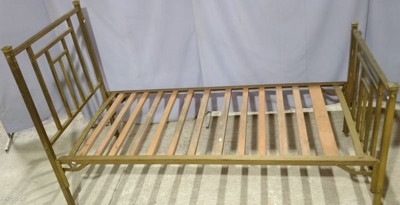 Cama de Bronce de 1 Plaza con Parrilla de Hierro y Madera