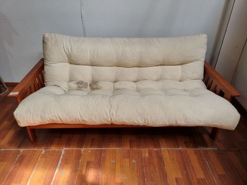 Lote anterior: Sillon Sofa Cama Futon En Madera: Un sofá cama versátil y cómodo