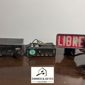 Lote de Taxímetros Antiguos y Cartel "Libre" de Taxi - imagen 3