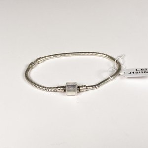 Lote anterior: Pulsera de Plata Estilo Serpentina con Cierre Cuadrado