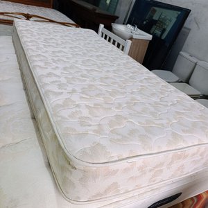 Colchón de 1 Plaza de Resortes Blanco y Beige - imagen 2
