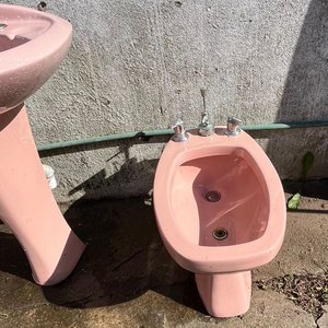 Juego de Artefactos para Baño en Loza Rosa: Pileta, Inodoro y Bidet - imagen 3