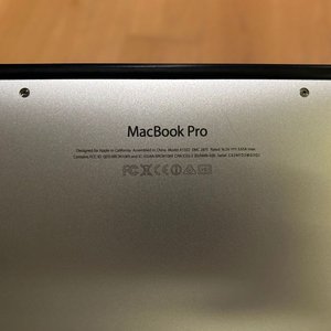 Lote siguiente: MacBook Pro 13" 2014 256GB con Detalles en Pantalla y Audio