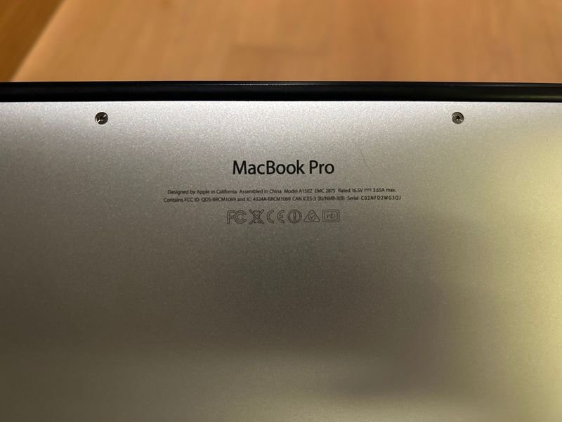 MacBook Pro 13" 2014 256GB con Detalles en Pantalla y Audio