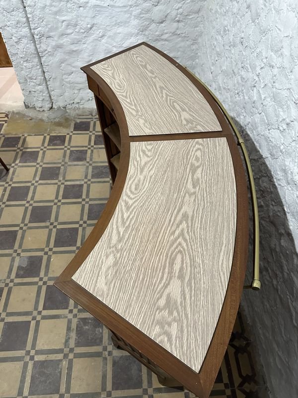 Barra de madera con butacas y estanterías - imagen 8