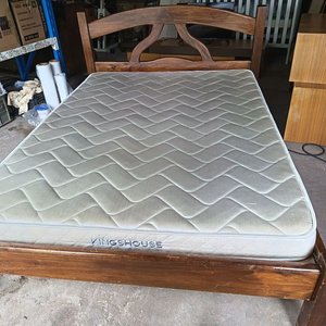 Cama de 2 plazas de madera con colchón Kingshouse - imagen 5