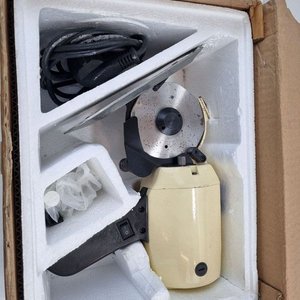 Cortadora de Tela Circular Industrial RS-100 Eléctrica con Base y Accesorios - imagen 7