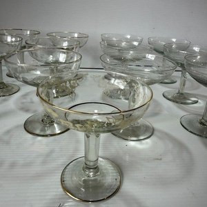 Juego de 13 Copas de Champagne Antiguas con Borde Dorado - imagen 5