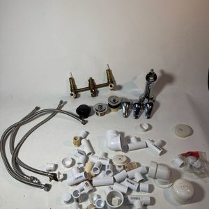 Lote siguiente: Lote de Grifería, Acoples DURA, Tapones de Pileta y Accesorios Sanitarios