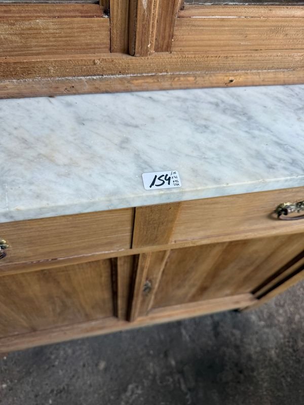Aparador Antiguo de Pino Blanco con Tapa de Mármol y Vidrios Grabados
