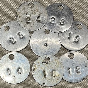 Lote de Fichas de Pañol Metálicas Numeradas - imagen 2