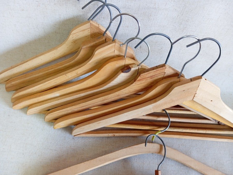 Perchas de madera en buen estado - imagen 4