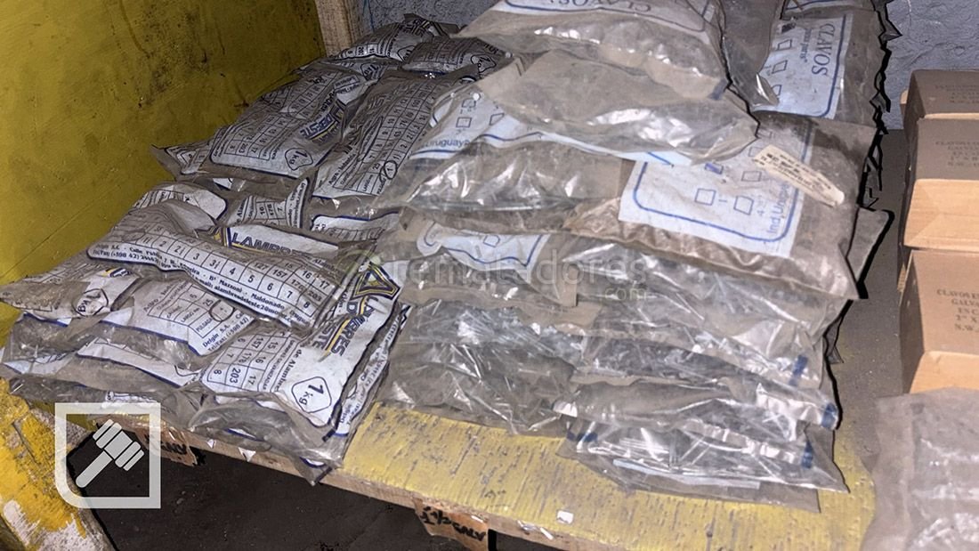 Lote de Clavos en Bolsas Plásticas