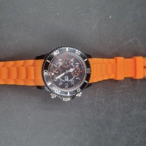 Lote anterior: Reloj Pulsera con Malla Naranja y Cronógrafo